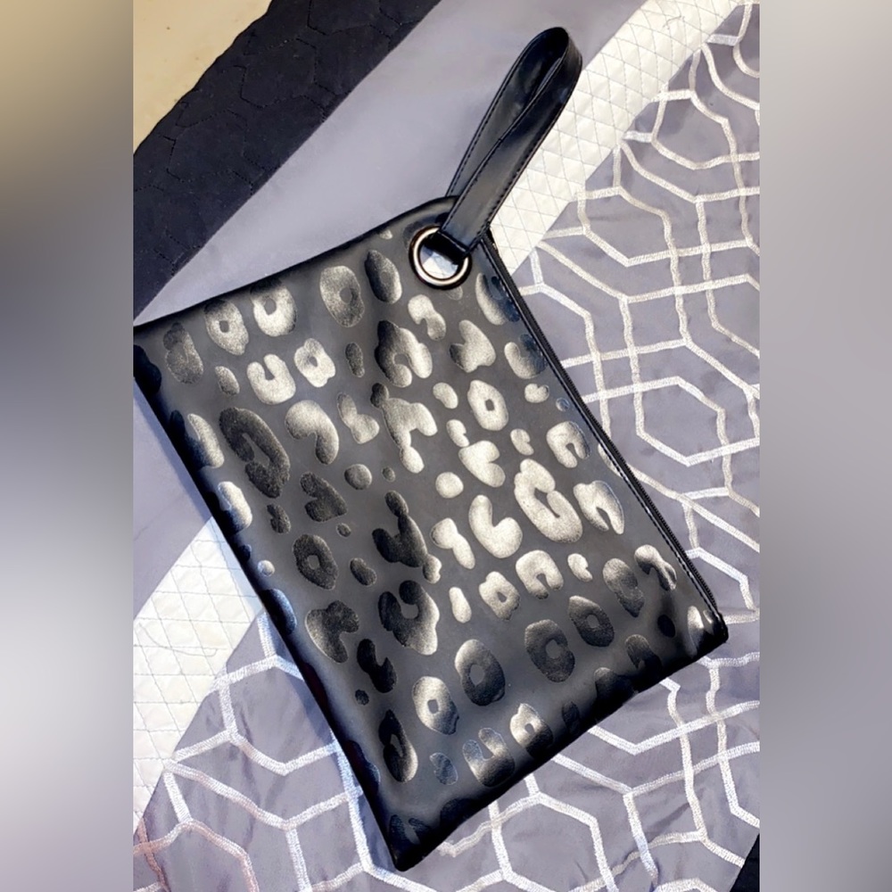 Black cheetah print bag